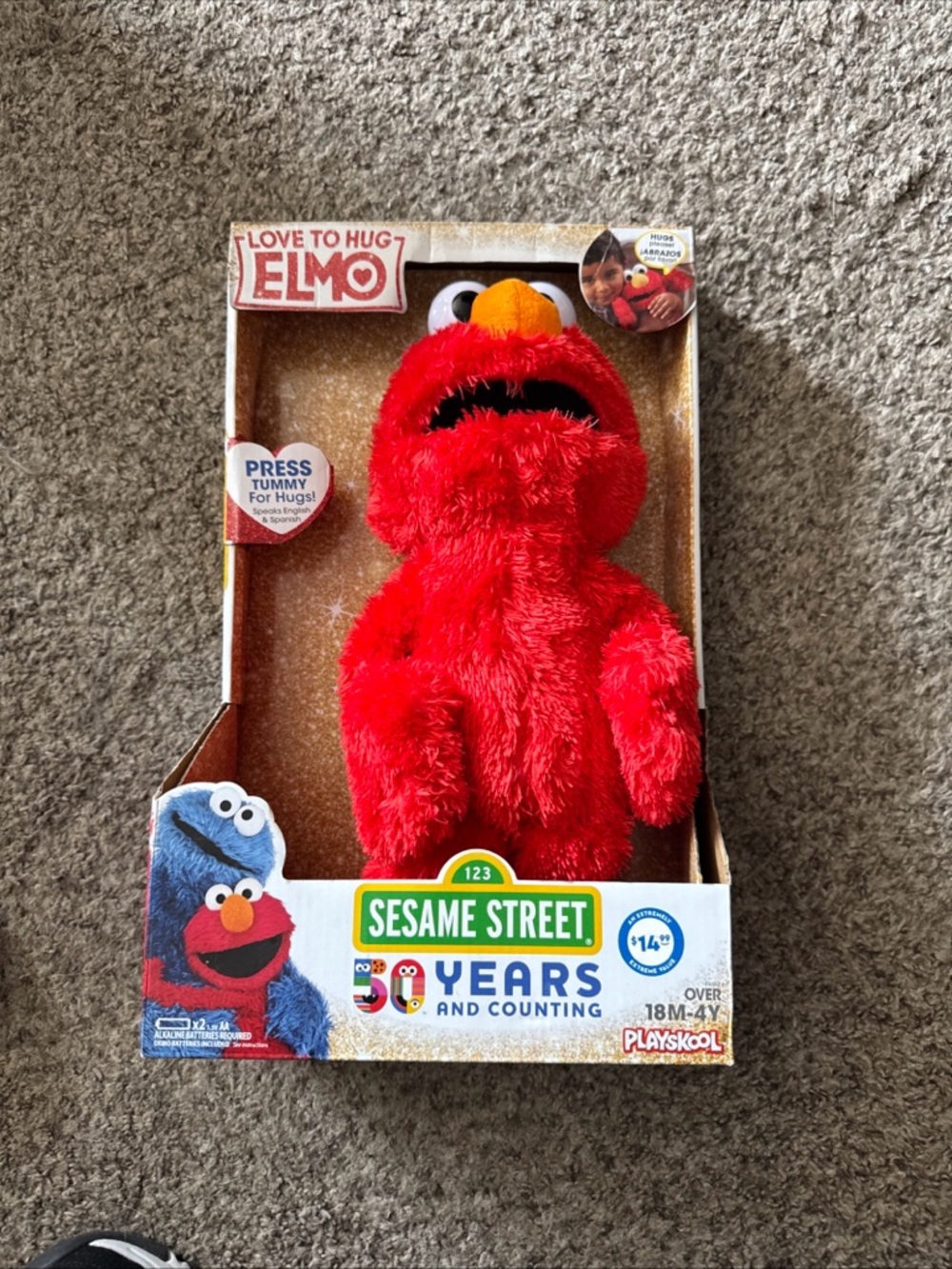 Hasbro Sesame Street Love to Hug Talking Elmo 50 Years 2018 - Spanish & English